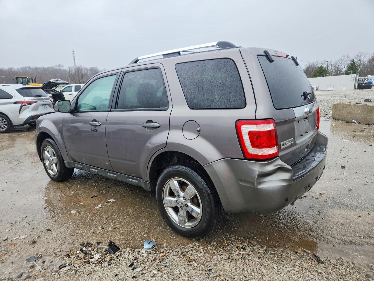 2010 Ford Escape Limited - Фото 2