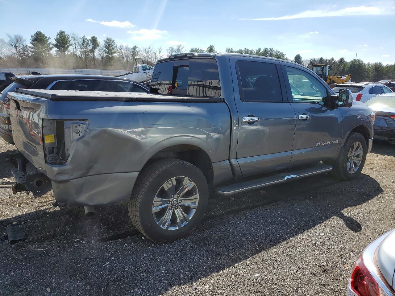 2018 Nissan Titan Sl - Image 3