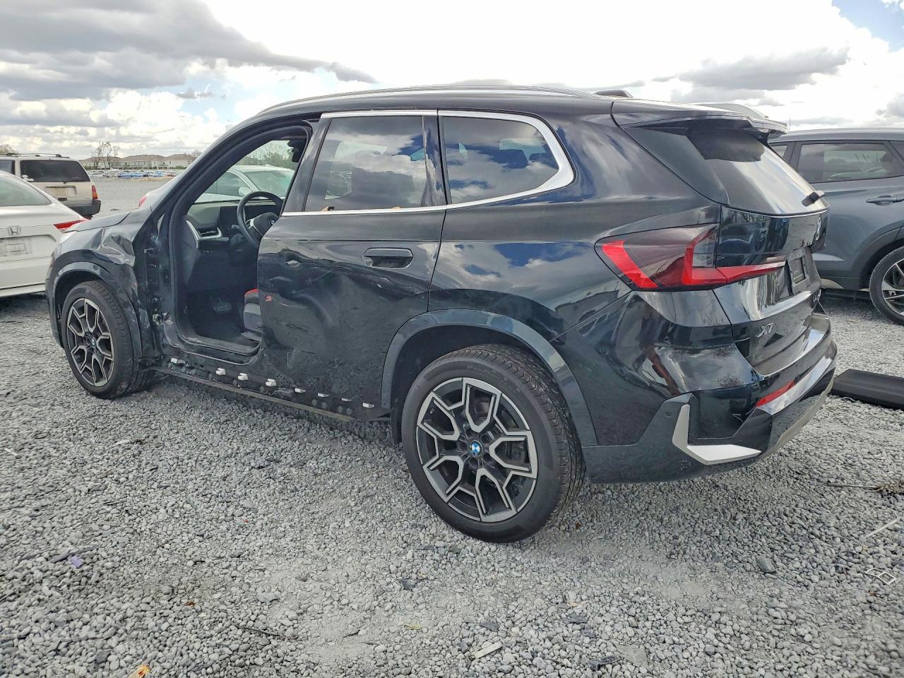 2025 BMW X1 xDrive28I - Image 2