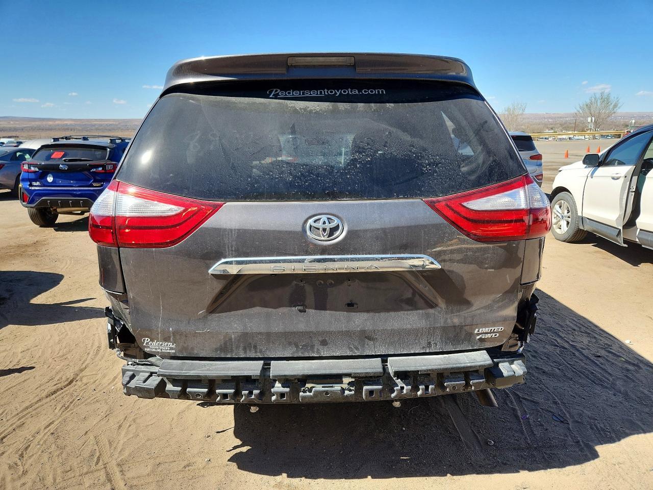 2017 Toyota Sienna Limited 7-Passenger - Image 6