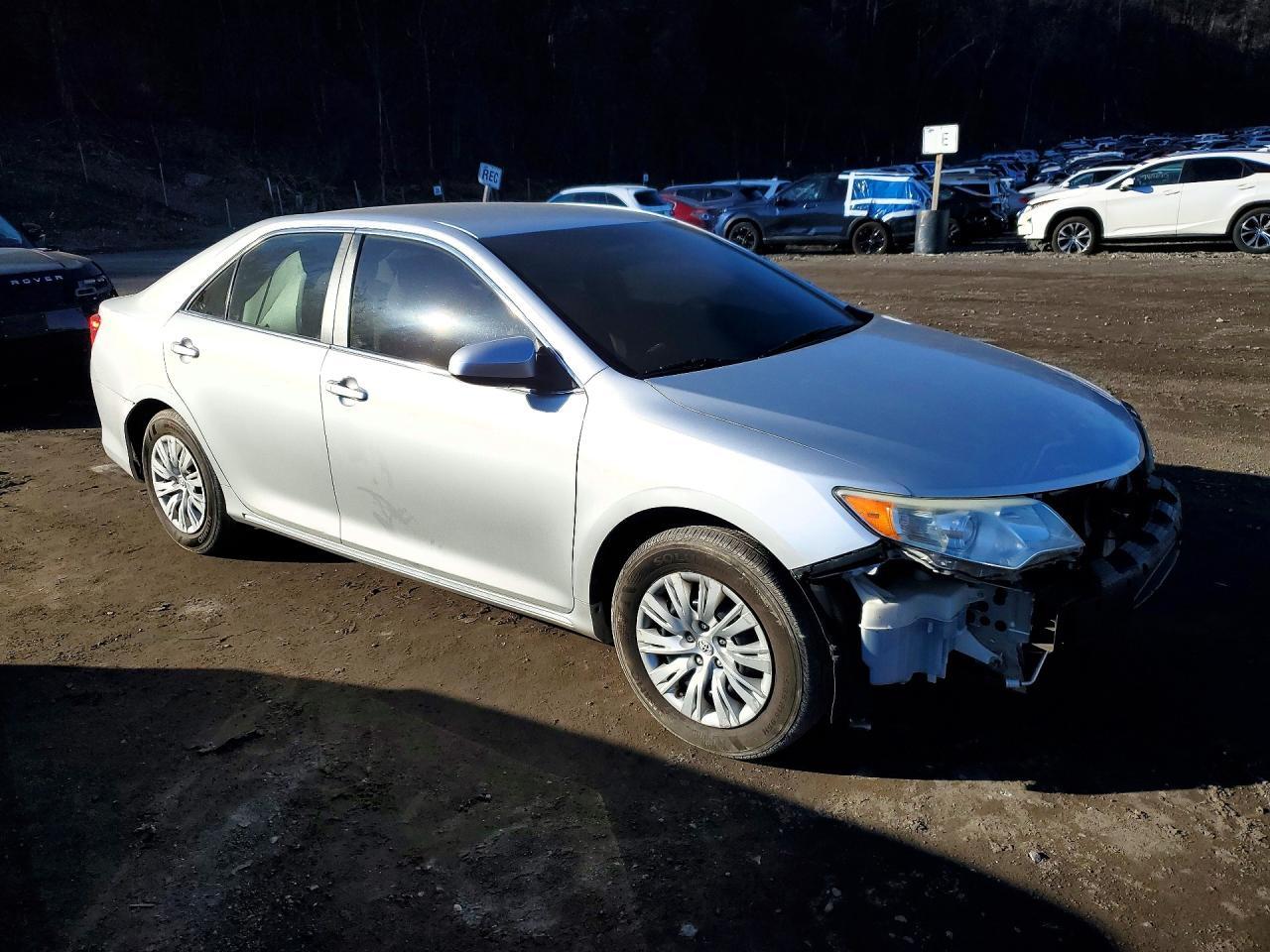 2014 Toyota Camry Le - Фото 4
