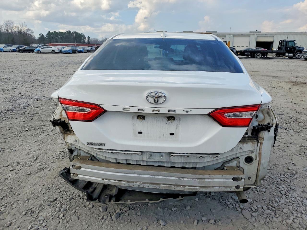 2020 Toyota Camry L - Фото 6