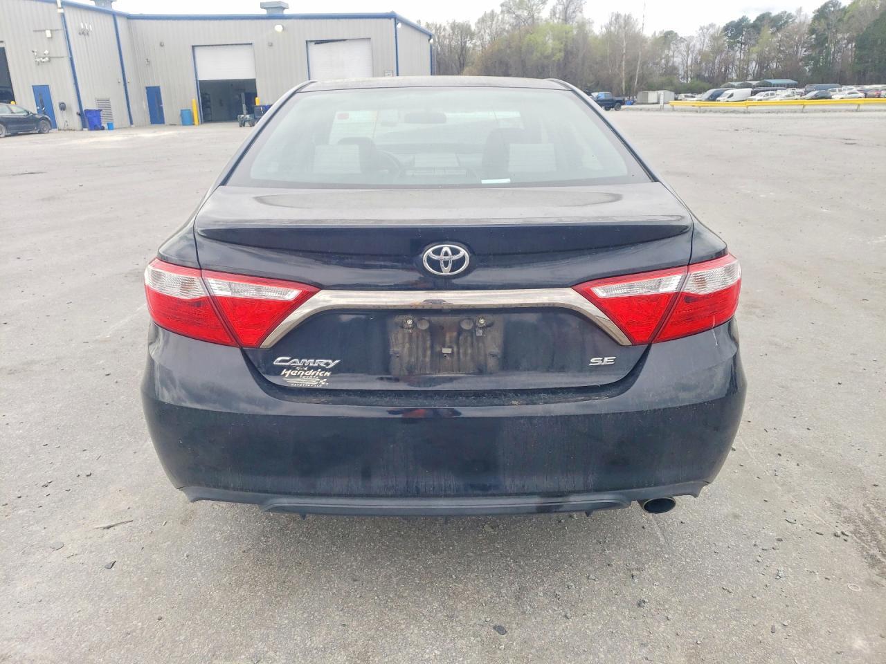 2015 Toyota Camry Se - Фото 6