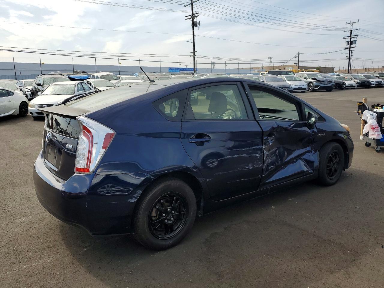 2015 Toyota Prius Two - Фото 3