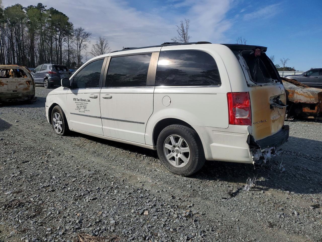 2010 Chrysler Town & Country Touring - Image 2