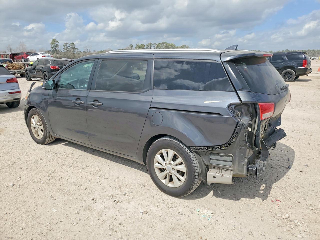 2016 Kia Sedona Lx - Image 2