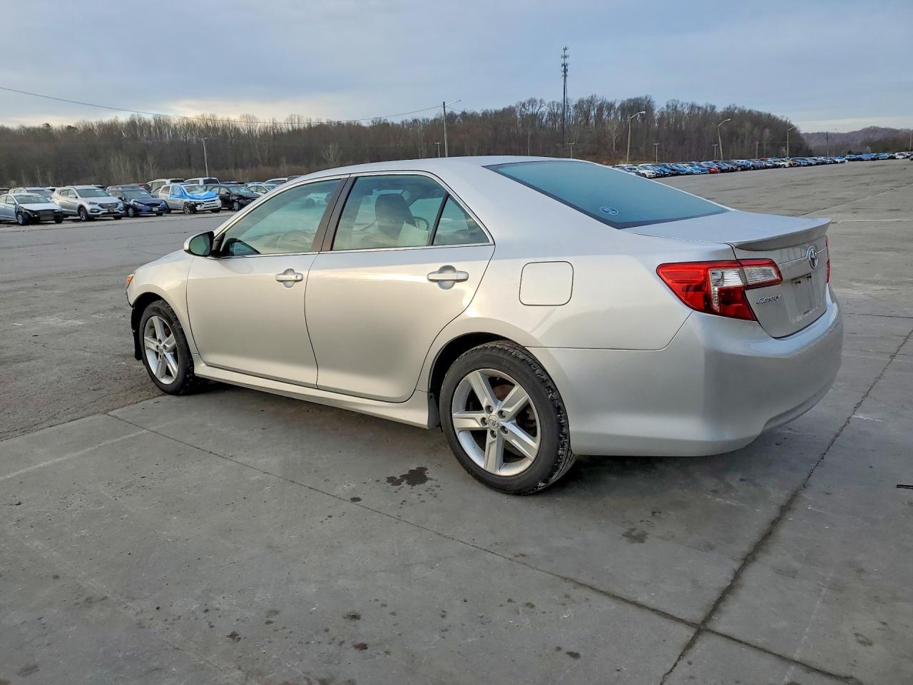 2013 Toyota Camry Se - Фото 2
