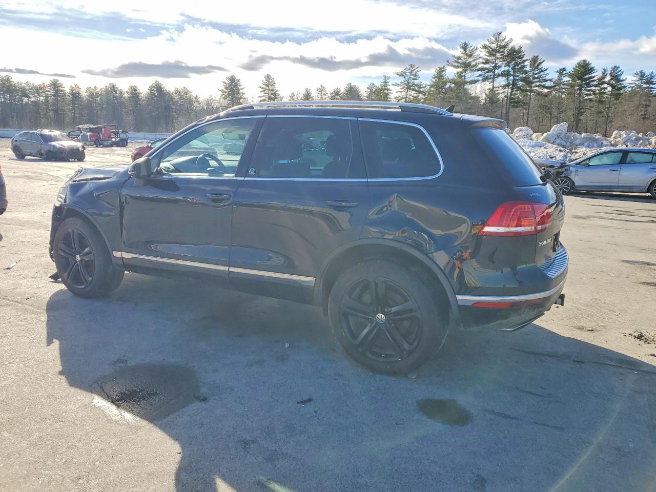 2017 Volkswagen Touareg - Фото 2