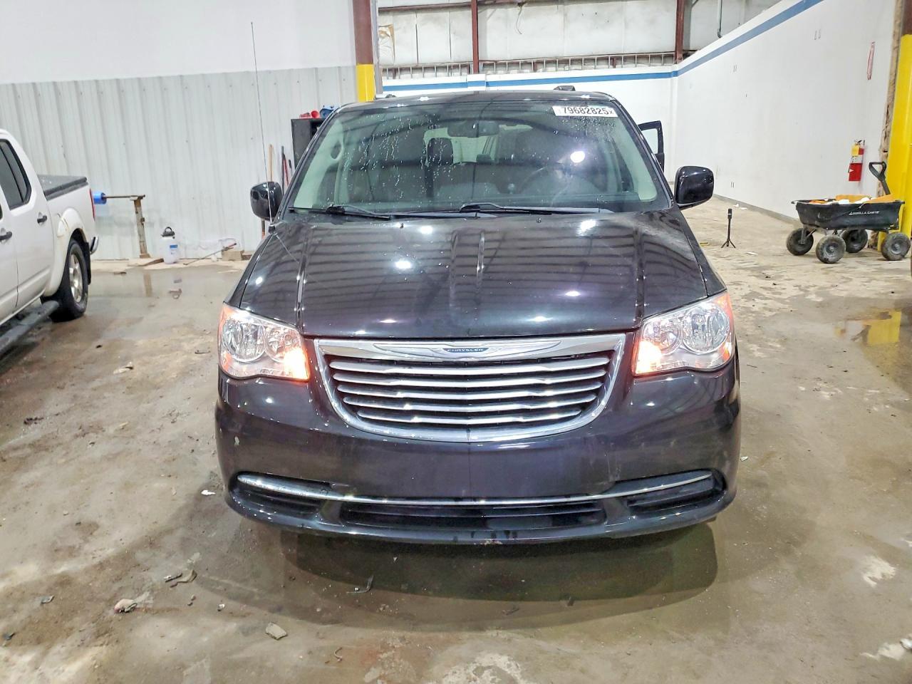 2015 Chrysler Town & Country Lx - Фото 5