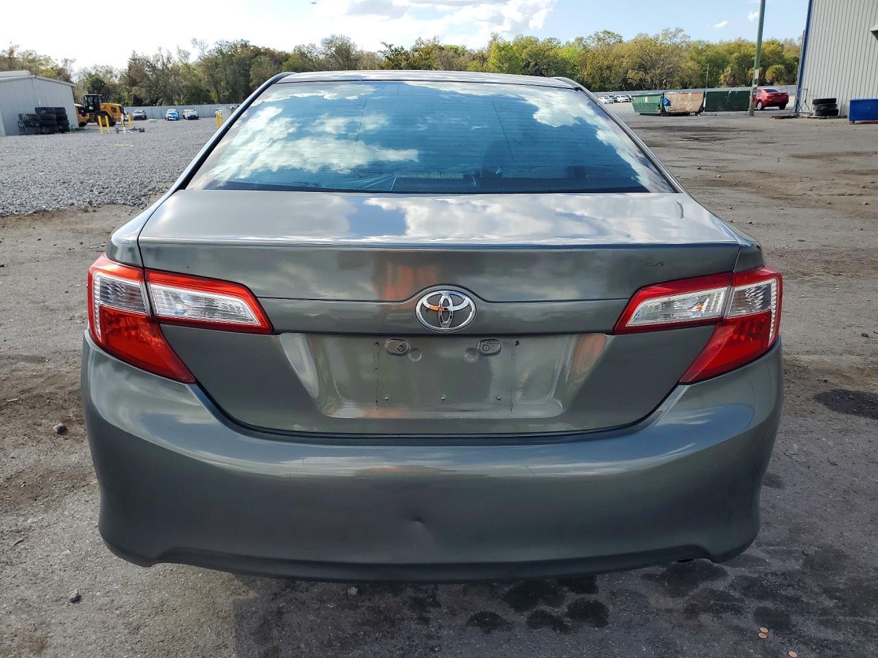 2012 Toyota Camry L - Фото 6
