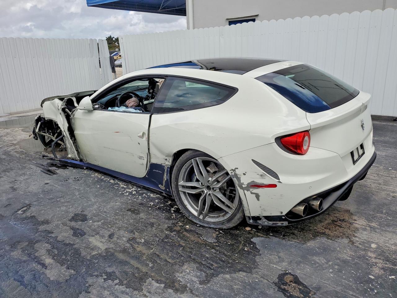 2015 Ferrari Ff - Фото 2