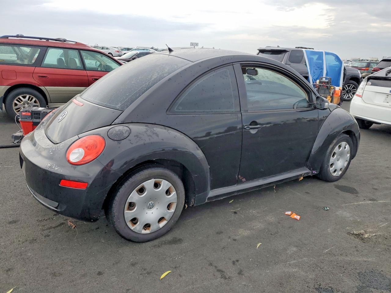2010 Volkswagen New Beetle - Фото 3