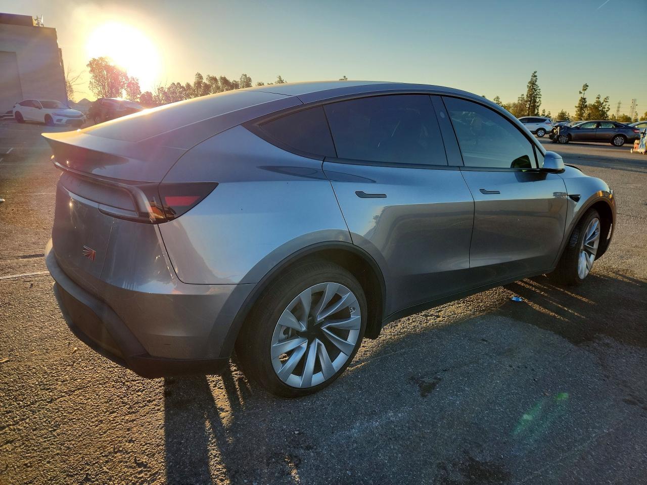2026 Tesla Model Y - Фото 3