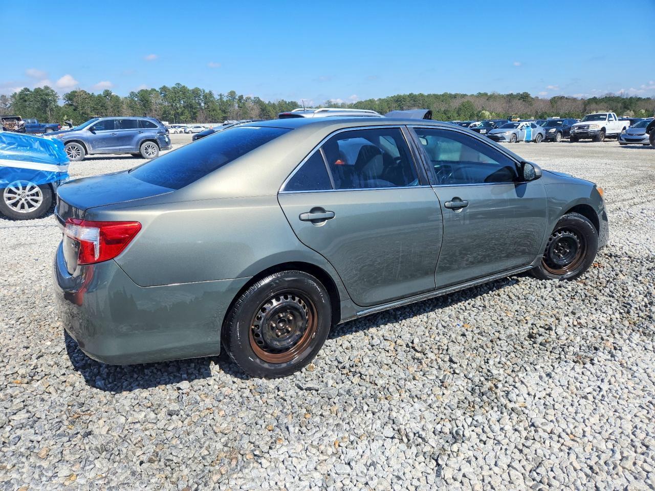 2012 Toyota Camry Le - Фото 3