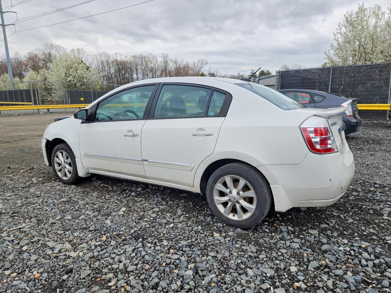 2012 Nissan Sentra 2.0 - Фото 2