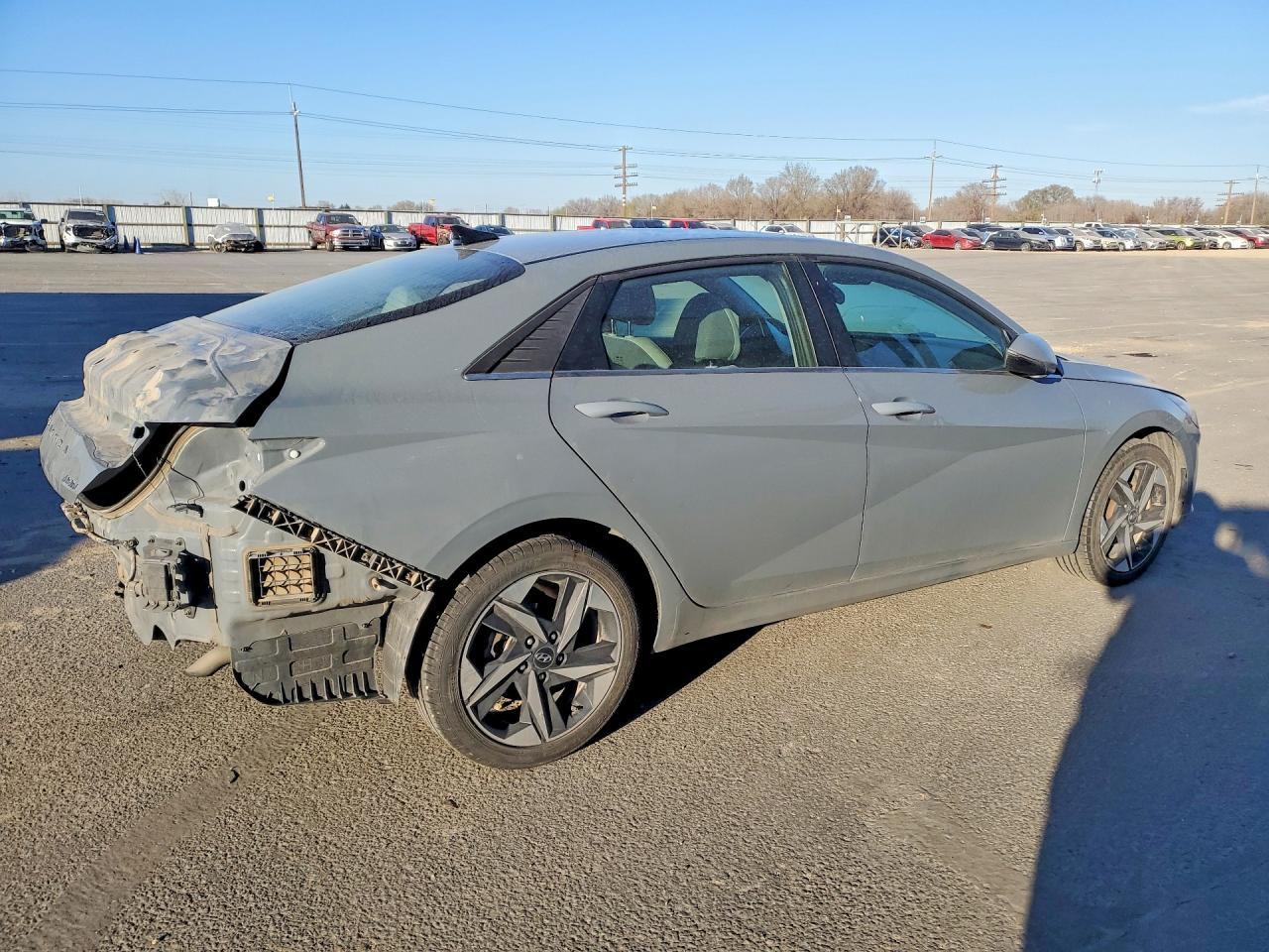 2021 Hyundai Elantra Limited - Фото 3