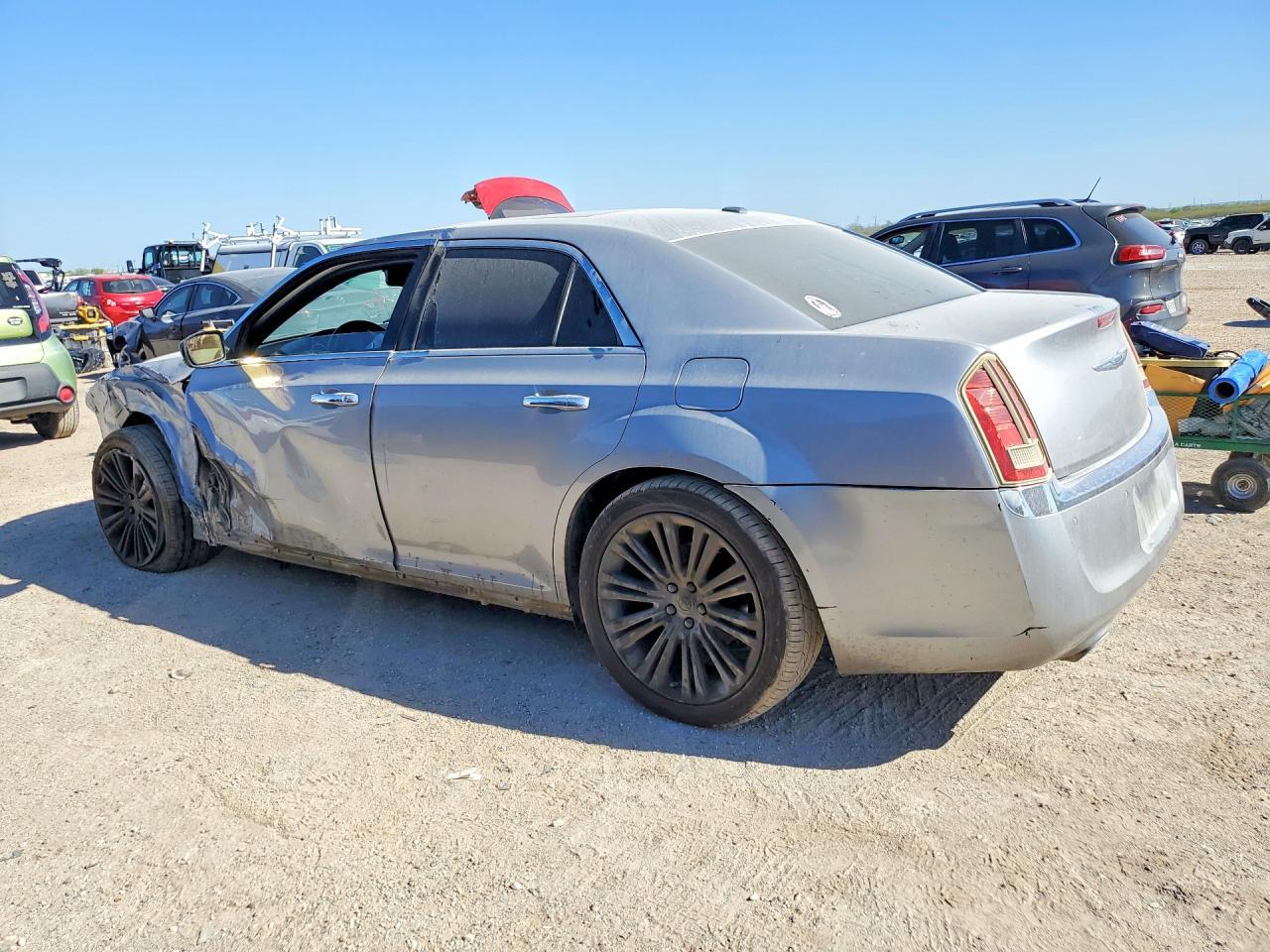 2011 Chrysler 300C - Фото 2