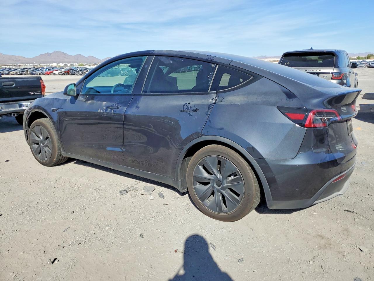 2025 Tesla Model Y - Фото 2