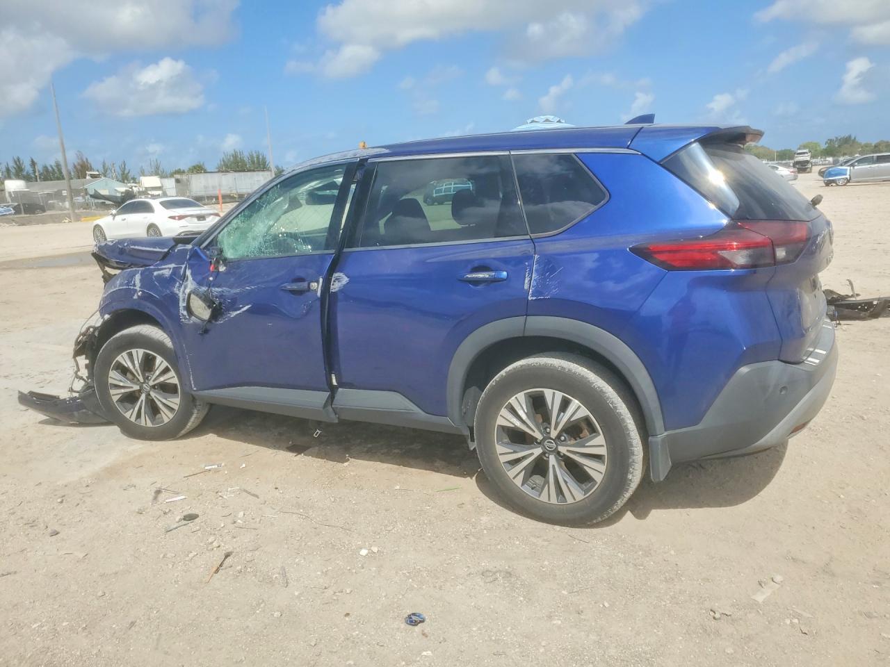 2021 Nissan Rogue Sv - Image 2