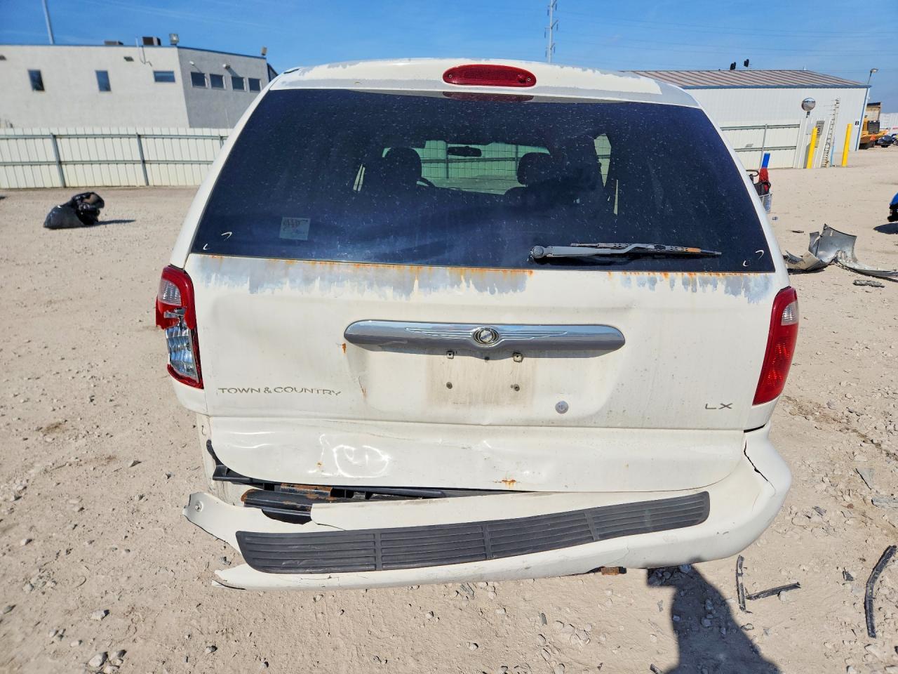 2003 Chrysler Town & Country Lx - Image 6