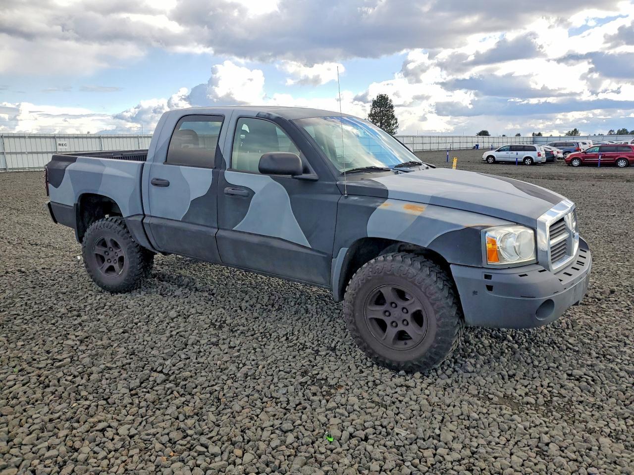 2005 Dodge Dakota Quad Slt - Image 4