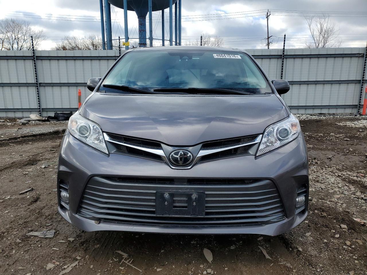 2020 Toyota Sienna Xle Premium 7-Passenger - Image 5
