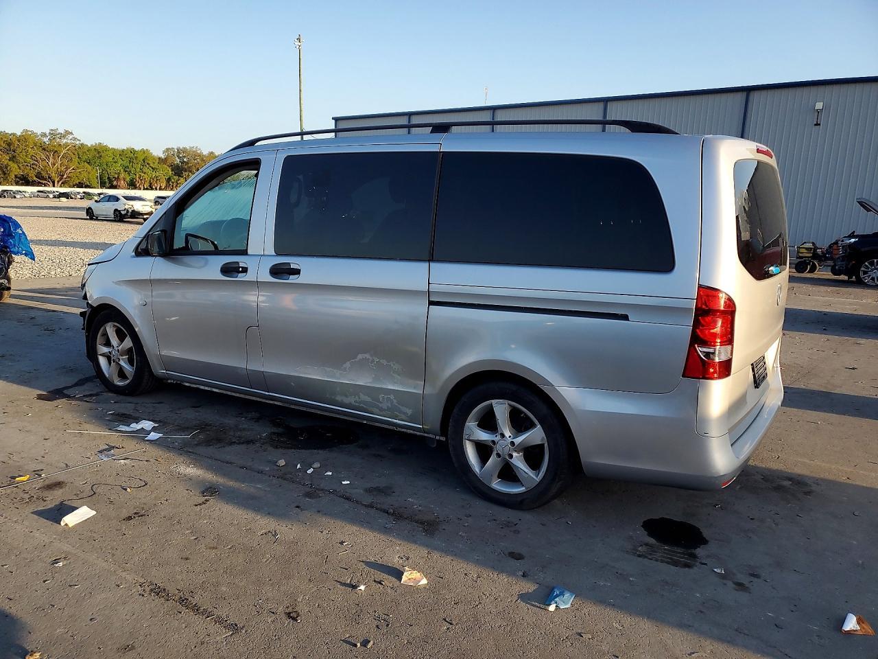 2016 Mercedes-Benz Metris - Фото 2
