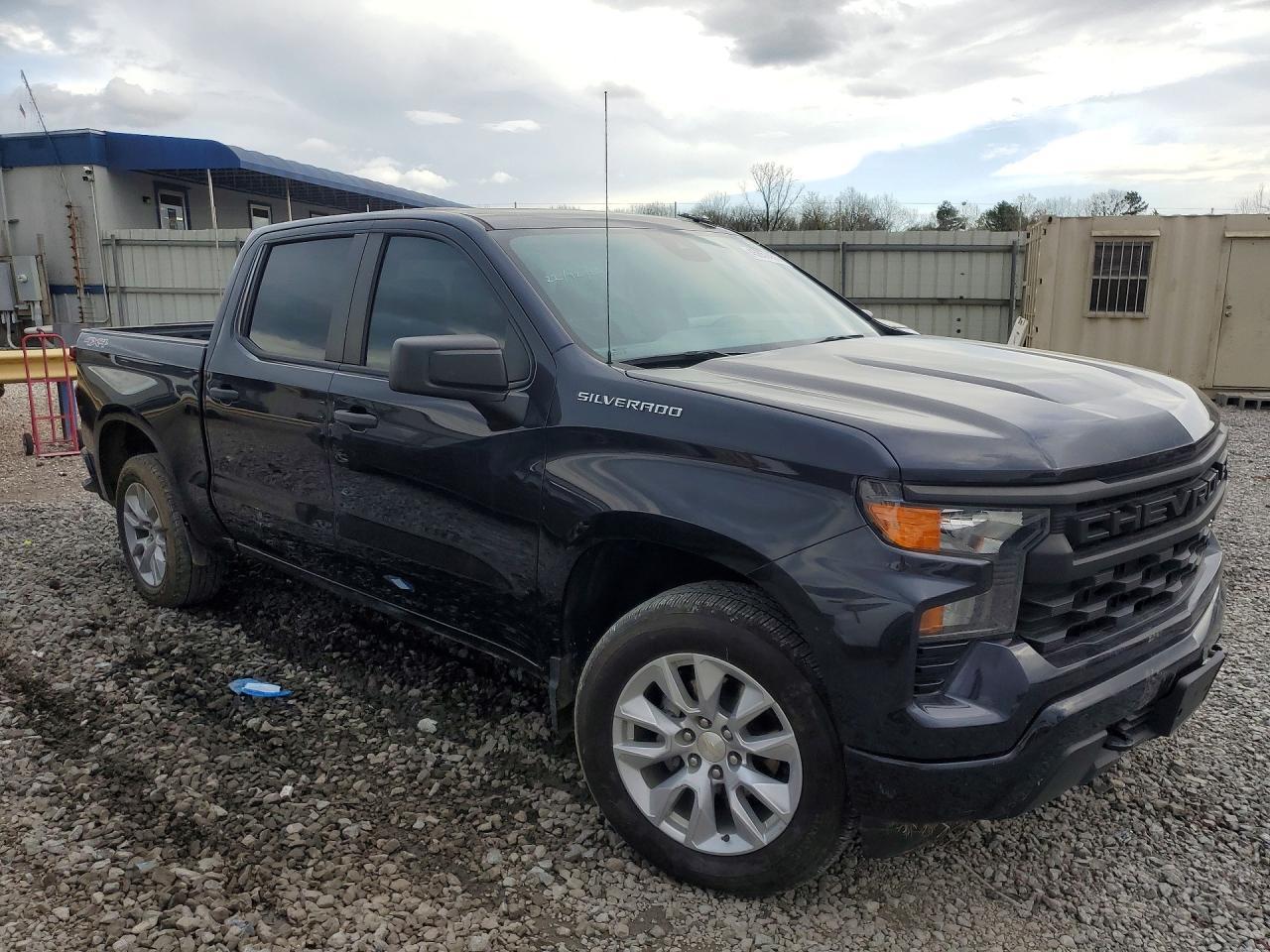 2022 Chevrolet Silverado K1500 Custom - Фото 4