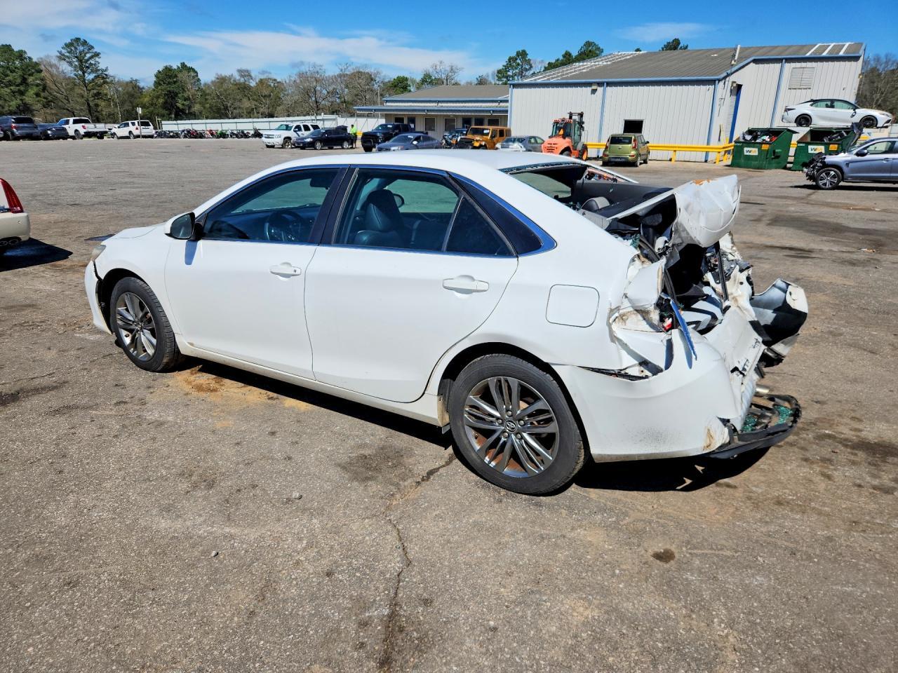2016 Toyota Camry Se - Image 2