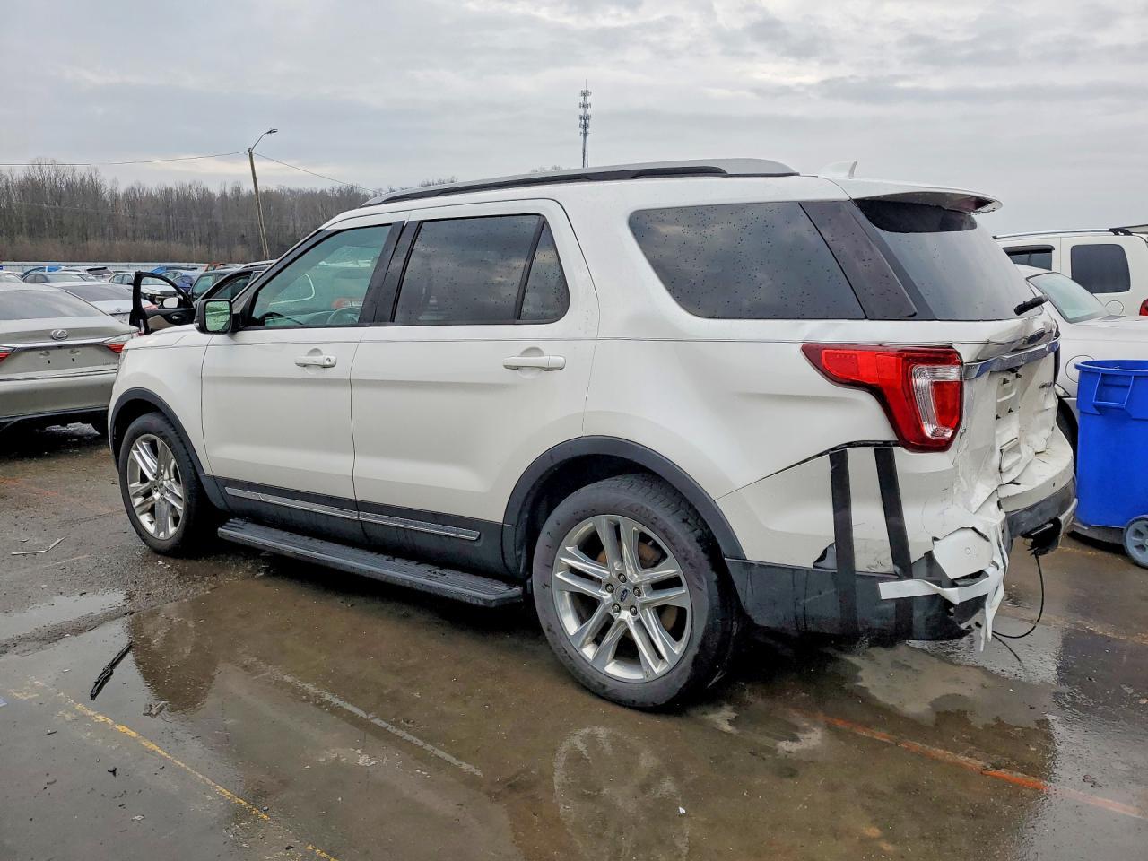 2017 Ford Explorer Xlt - Image 2