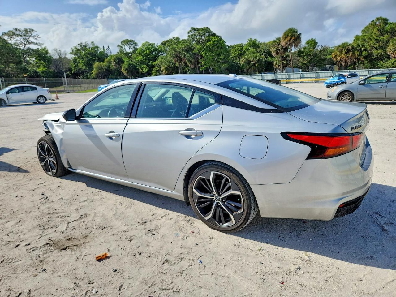 2023 Nissan Altima 2.5 Sr - Image 2