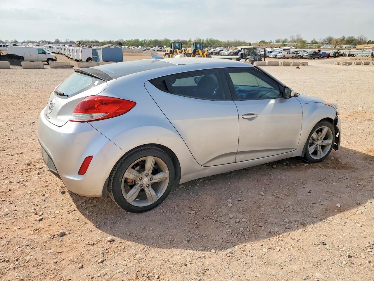2012 Hyundai Veloster Base - Фото 3