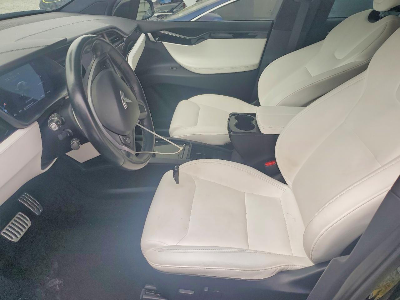 2020 Tesla Model X - Фото 7