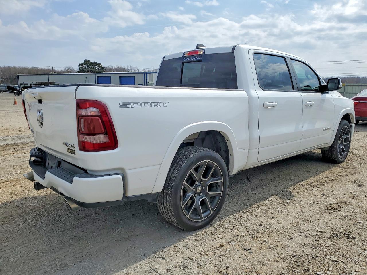 2021 Ram 1500 Laramie - Фото 3