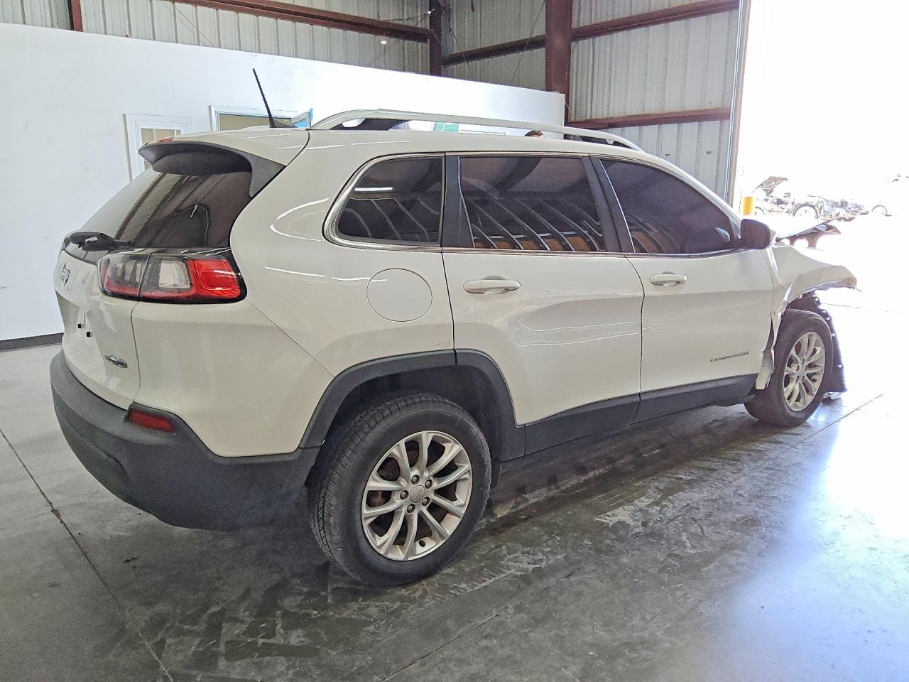 2019 Jeep Cherokee Latitude - Image 3