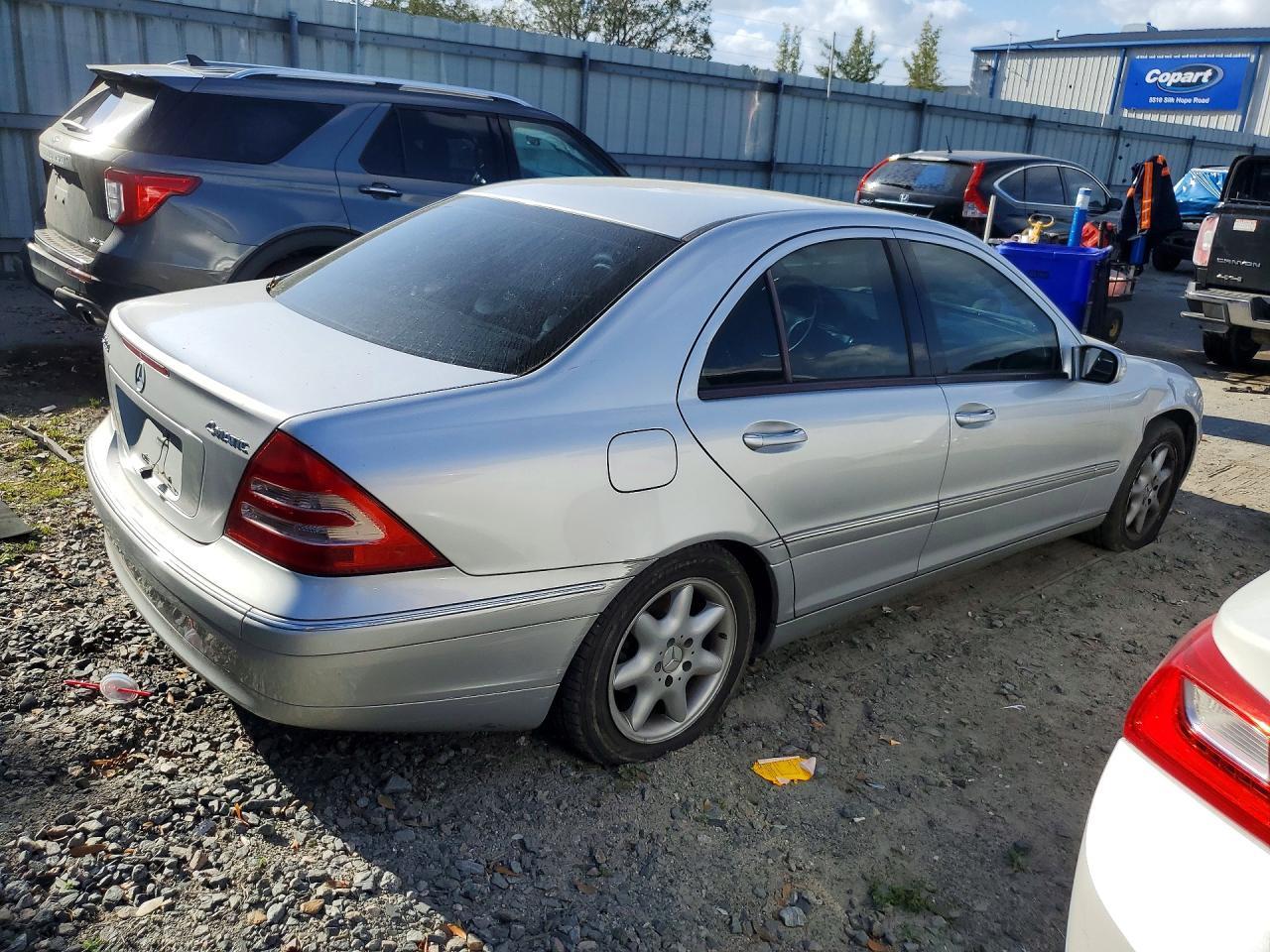 2004 Mercedes-Benz C 240 4Matic - Фото 3