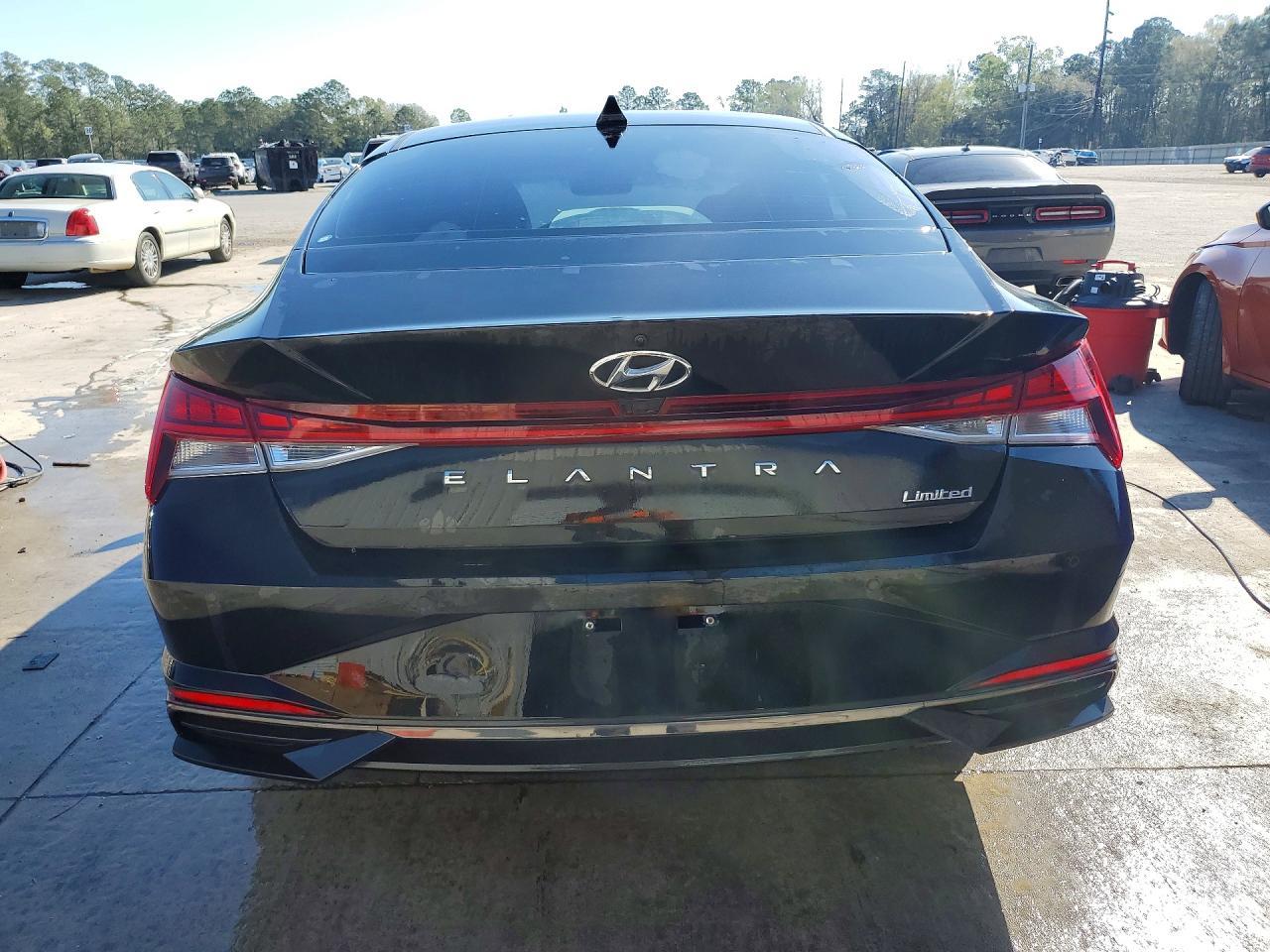 2023 Hyundai Elantra Limited - Image 6