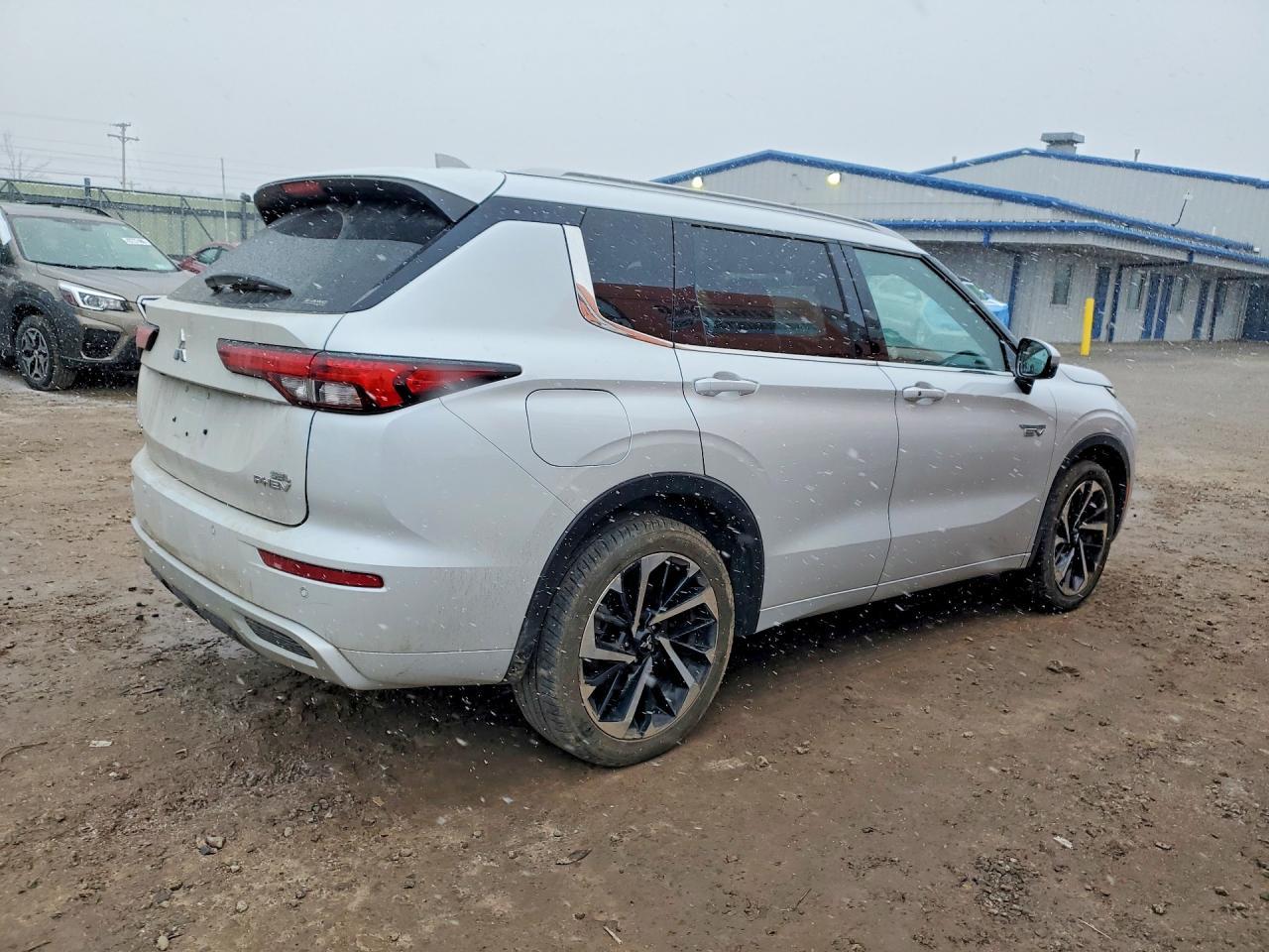 2023 Mitsubishi Outlander Sel - Фото 3