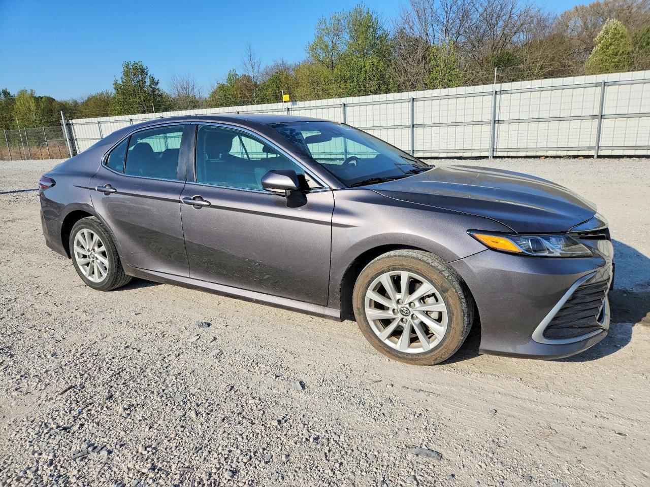 2023 Toyota Camry Le - Фото 4