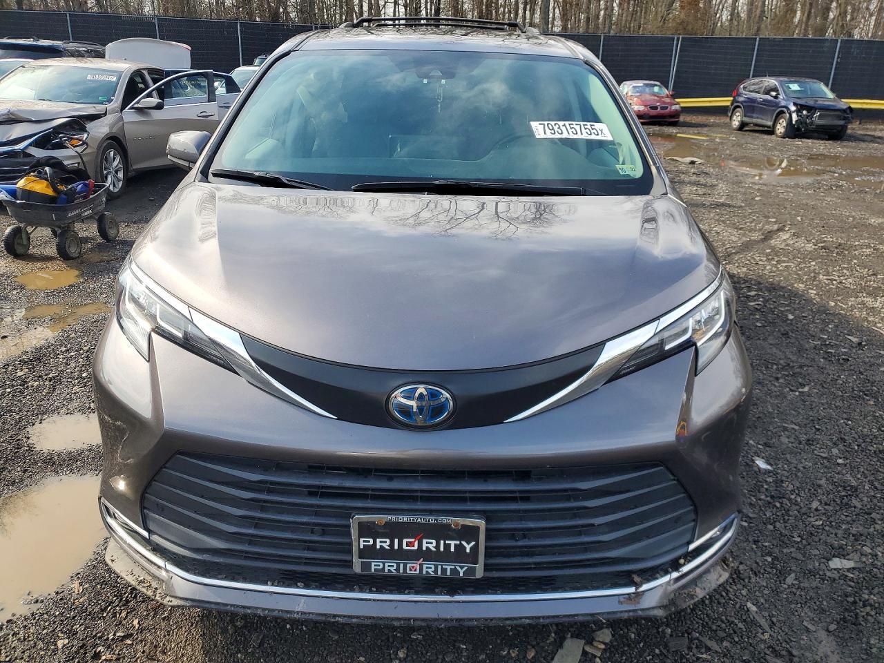 2022 Toyota Sienna Xle 7-Passenger - Image 5