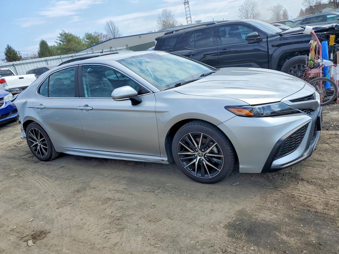 2022 Toyota Camry Se - Image 4