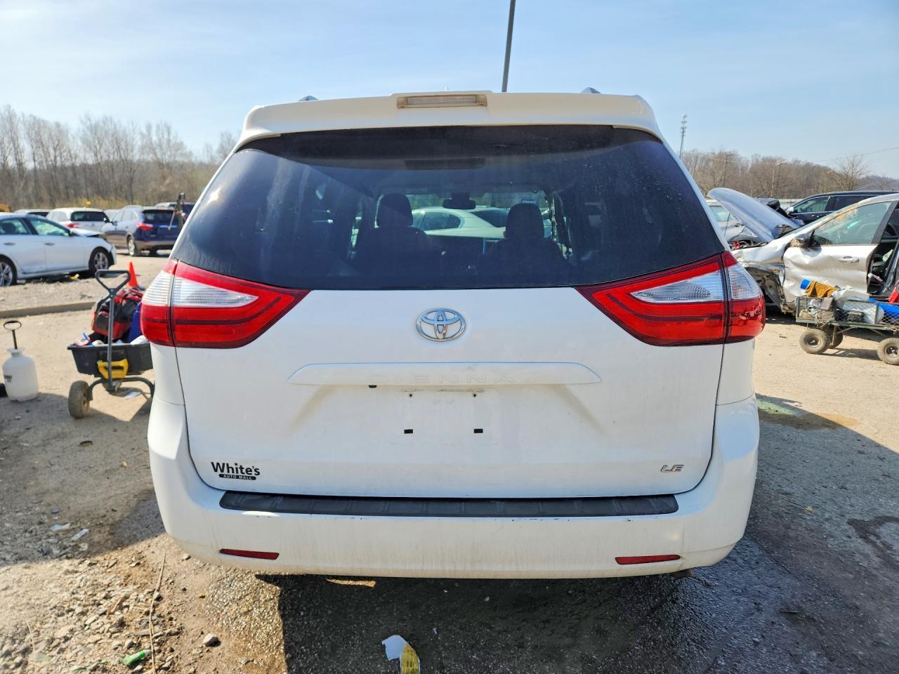2018 Toyota Sienna Le 8-Passenger - Фото 6