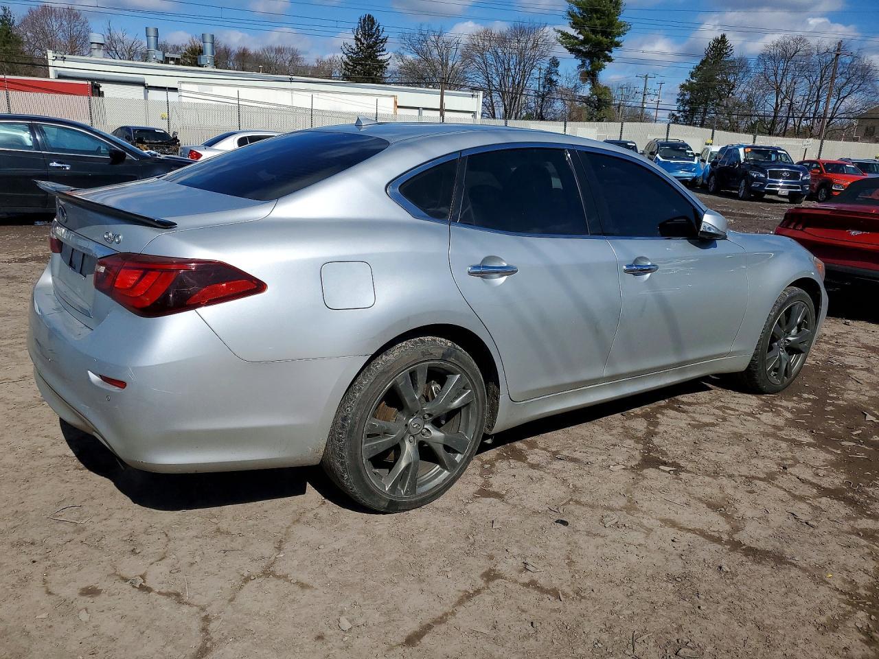 2015 Infiniti Q70 3.7 - Фото 3