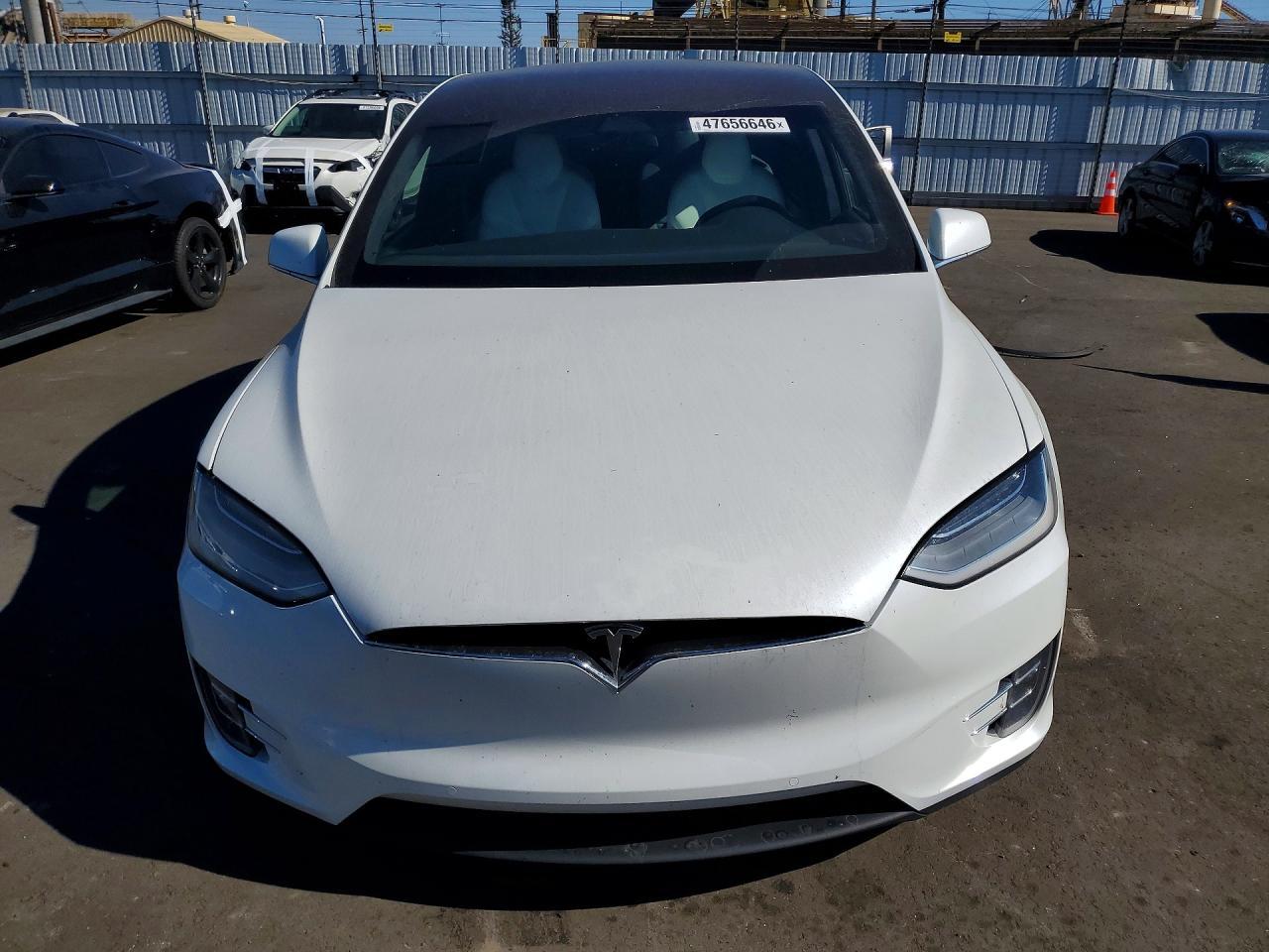 2020 Tesla Model X - Фото 5