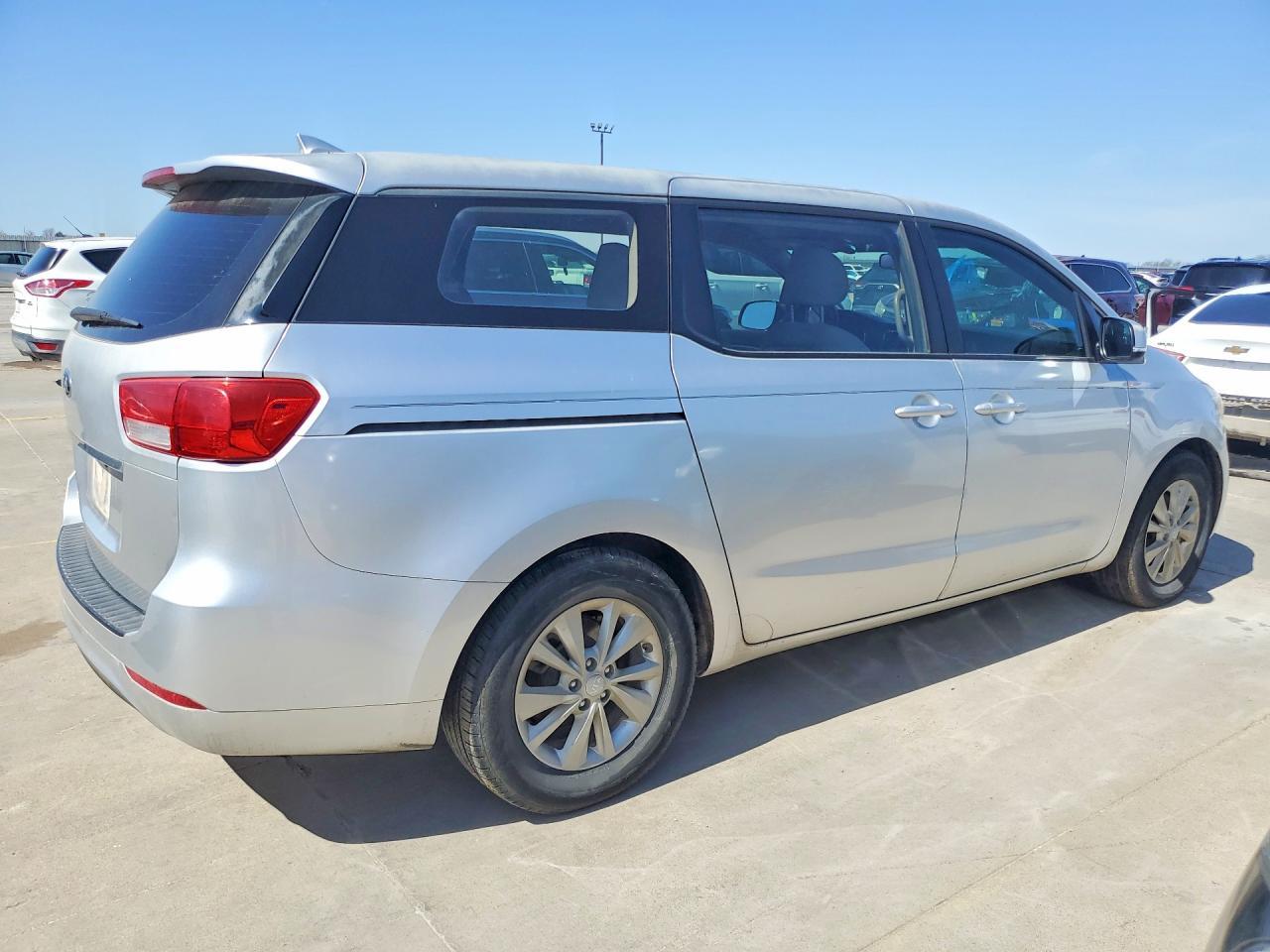 2017 Kia Sedona - Image 3