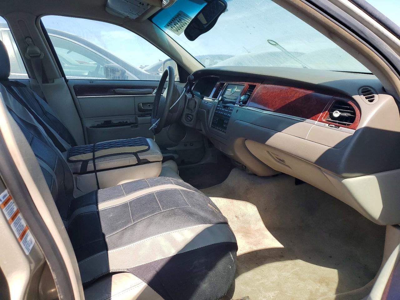 2005 Lincoln Town Car Signature - Фото 7
