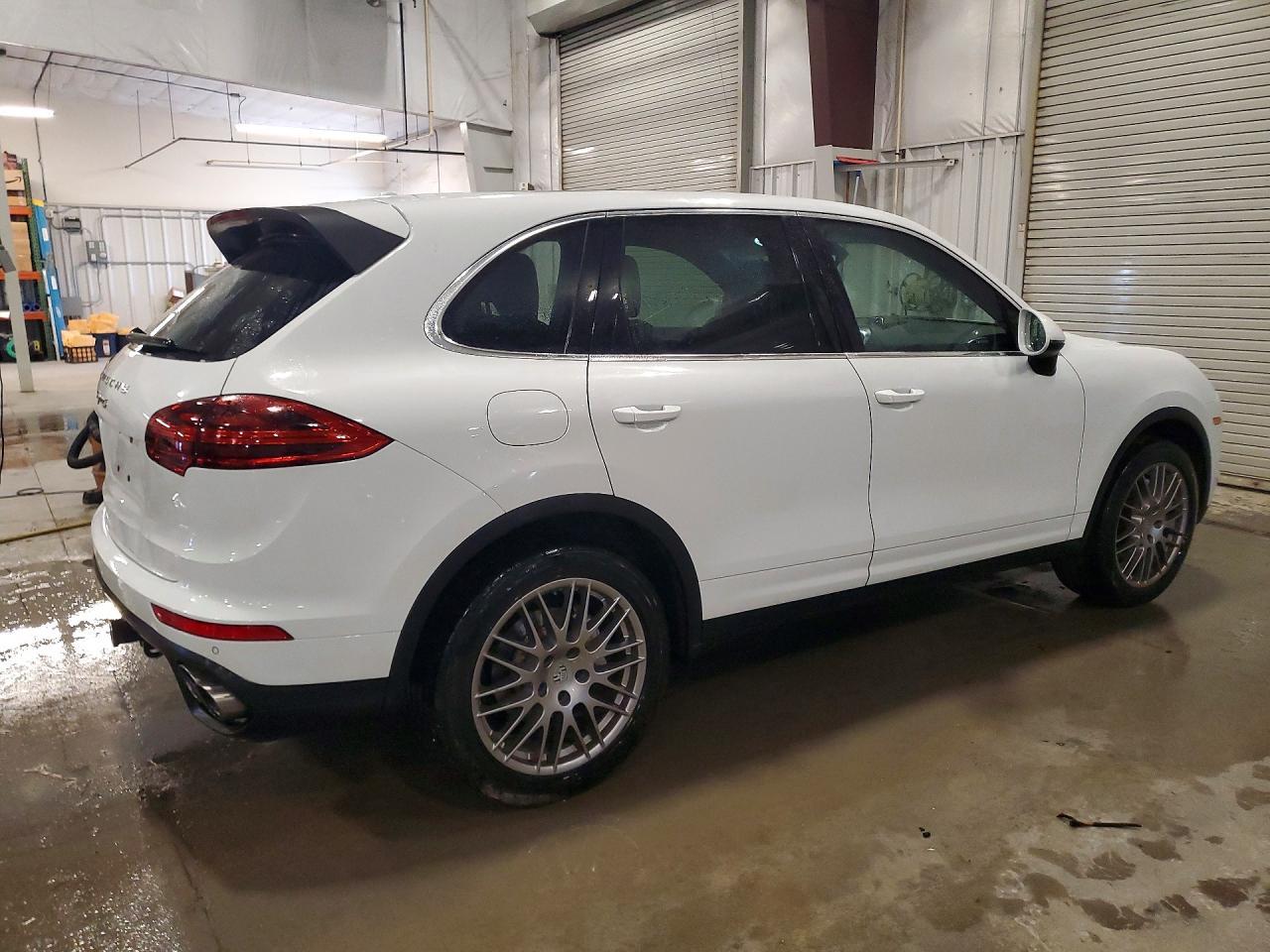 2015 Porsche Cayenne S - Image 3