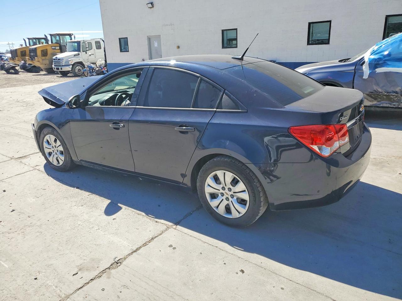 2014 Chevrolet Cruze Ls - Image 2