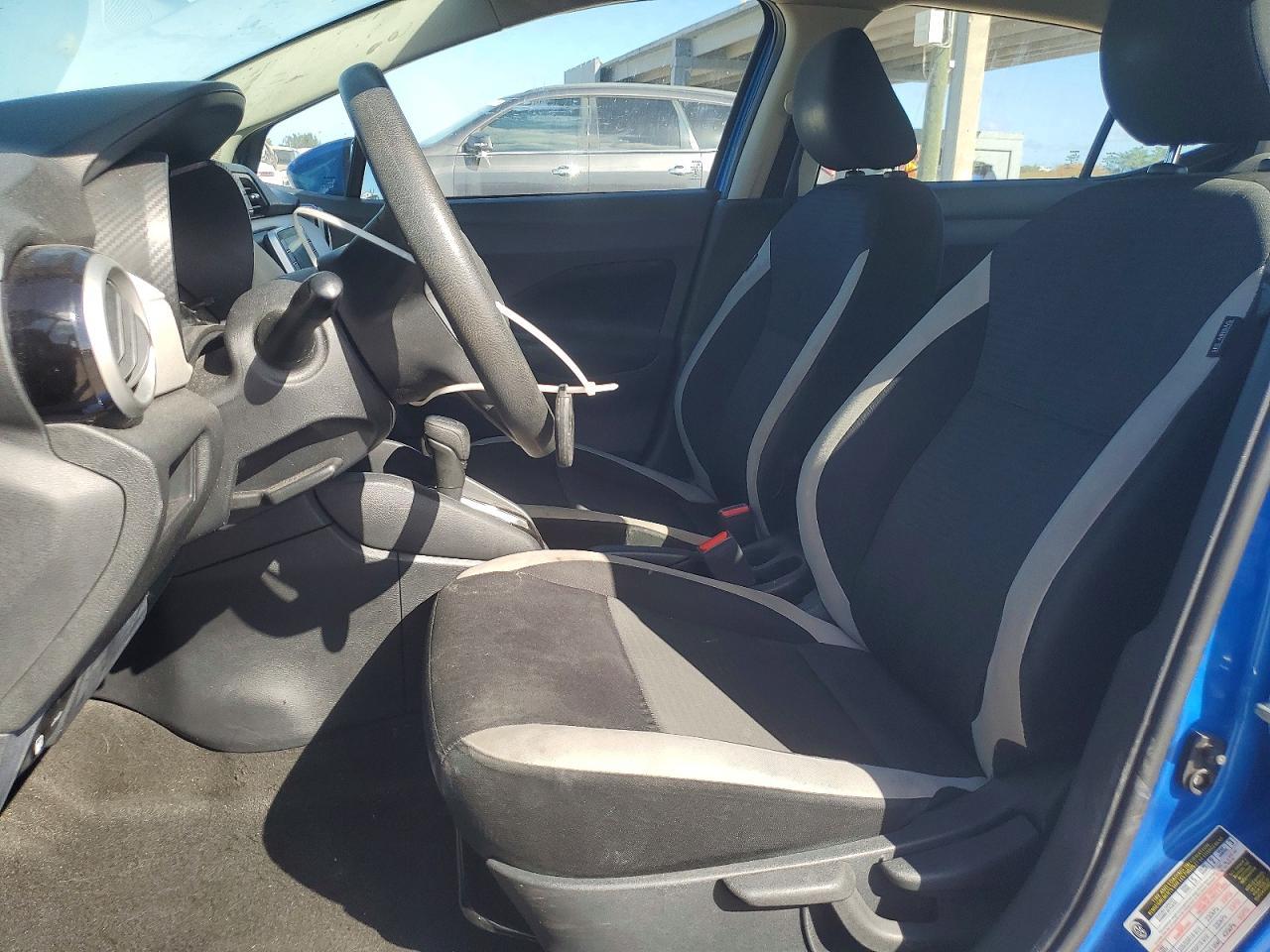 2022 Nissan Versa Sv - Image 7