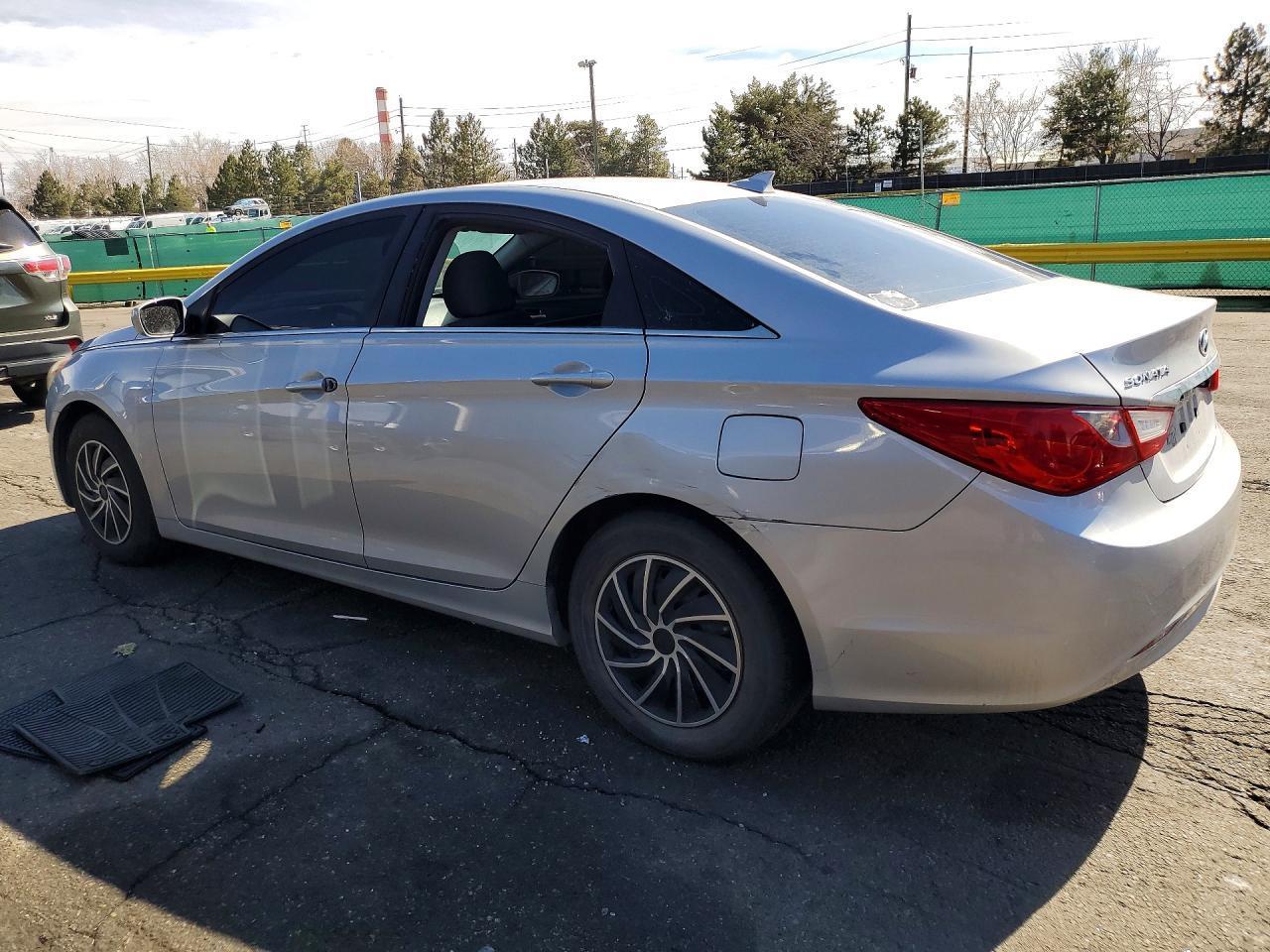 2012 Hyundai Sonata Gls - Image 2